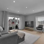Northstay - The Arctic Pearl, House With 4 Bedrooms And 2 Bathrooms 펜션 *