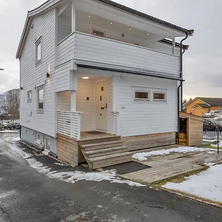 Arctic Pearl - House With 4 Bedrooms And 2 Bathrooms Tromso