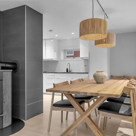Arctic Pearl - House With 4 Bedrooms And 2 Bathrooms Tromso