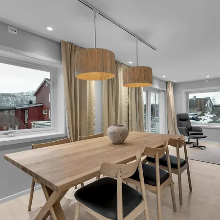 Northstay - The Arctic Pearl, House With 4 Bedrooms And 2 Bathrooms *